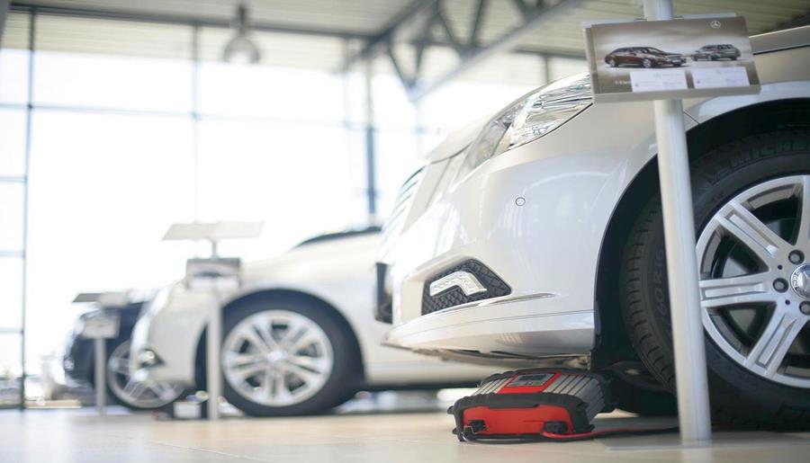 Acculaders essentieel voor diagnosewerkzaamheden, onderhoud en reparaties aan voertuigen