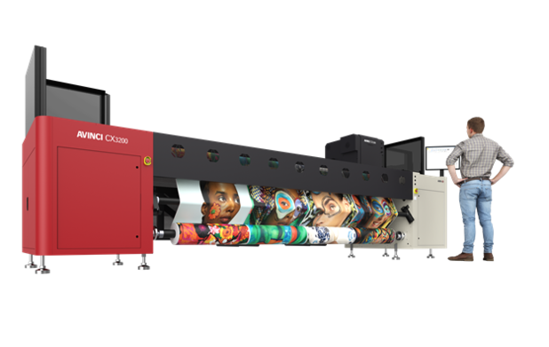 De nieuwe Avinci CX3200 van Agfa is een rollenprinter die met de sublimatietechniek werkt en die rechtstreeks op textiel of transferpapier drukt.