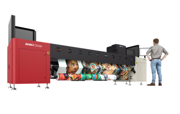 La nouvelle Avinci CX3200 est une imprimante Roll to Roll à sublimation qui imprime directement sur des tissus, ainsi que sur du papier de transfert.