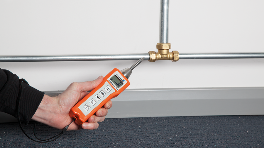 Waterlek? Zo spoor je het gericht op