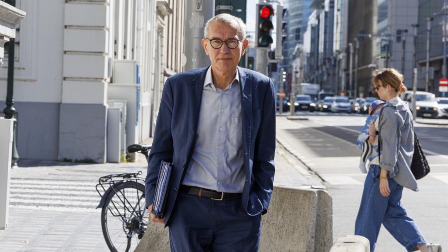 Malades de longue durée : Vandenbroucke détaille son plan