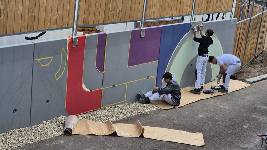 Rampe à vélos Oosterweelwerken embellie de manière colorée